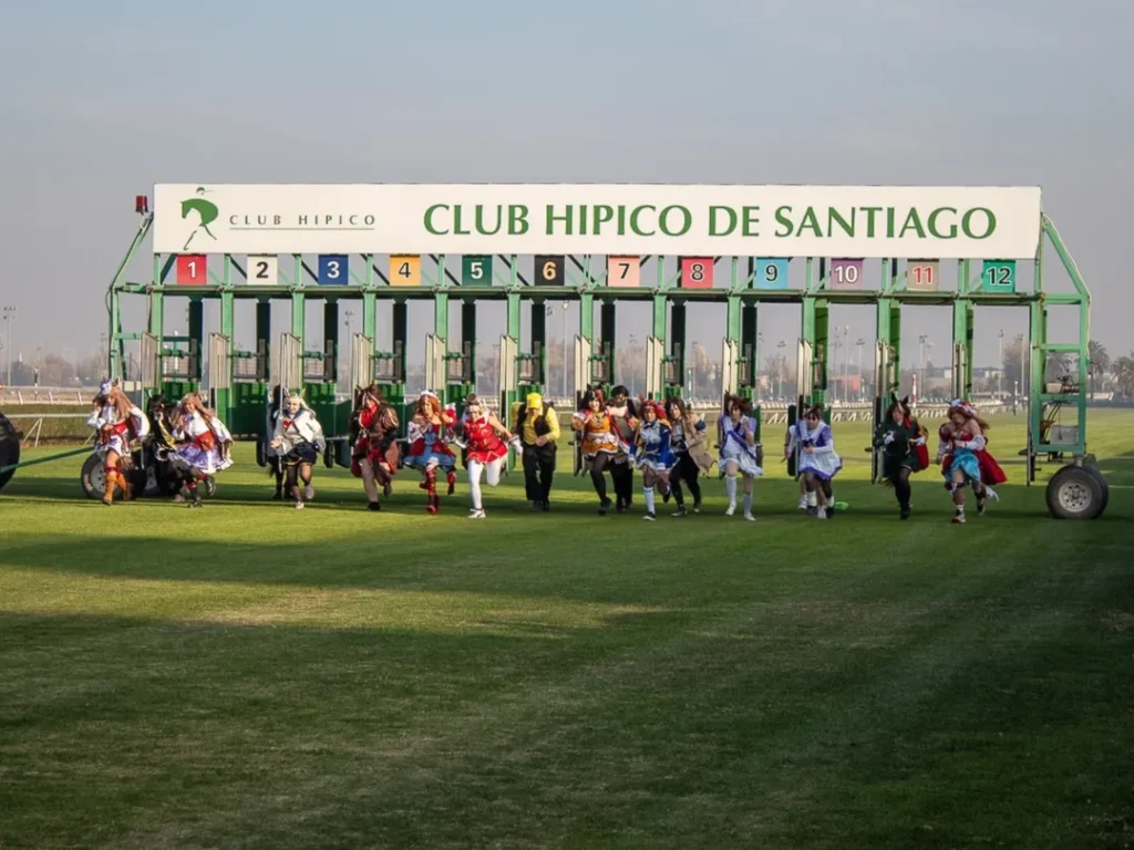 Cosplayer races at Club Hípico de Santiago
