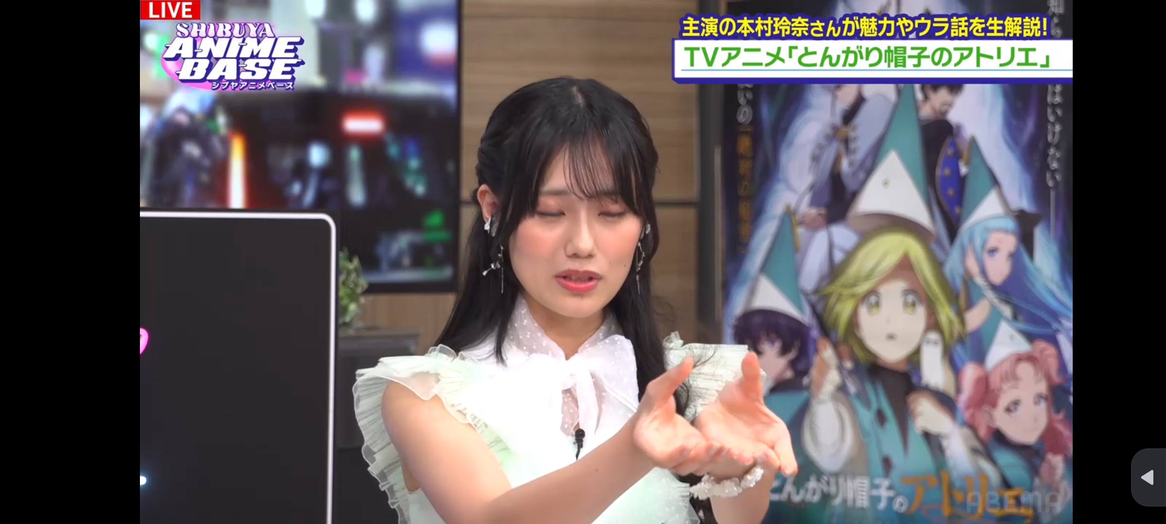 Witch hat atelier voice actor rena motomura demonstrating the thickness of the storyboards by using a hand widening gesture